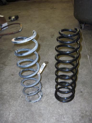 Rear coil springs: Old (left); new (right) image